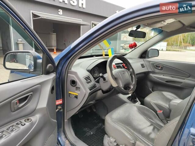 Синий Хендай Туксон, объемом двигателя 1.99 л и пробегом 225 тыс. км за 8000 $, фото 11 на Automoto.ua