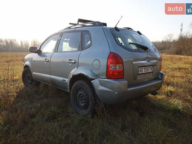 Синий Хендай Туксон, объемом двигателя 1.98 л и пробегом 280 тыс. км за 4800 $, фото 3 на Automoto.ua