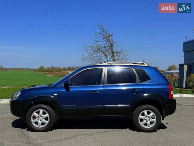 Синий Хендай Туксон, объемом двигателя 2 л и пробегом 320 тыс. км за 6300 $, фото 3 на Automoto.ua