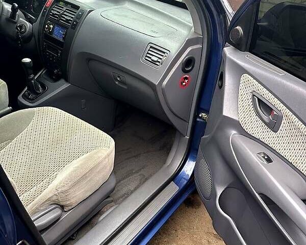 Синий Хендай Туксон, объемом двигателя 2 л и пробегом 224 тыс. км за 8300 $, фото 6 на Automoto.ua