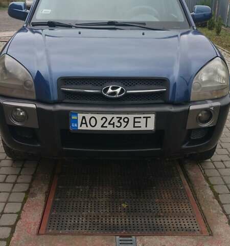 Синий Хендай Туксон, объемом двигателя 2.66 л и пробегом 320 тыс. км за 5500 $, фото 4 на Automoto.ua