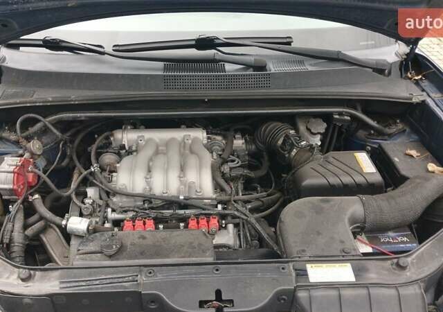 Синий Хендай Туксон, объемом двигателя 2.66 л и пробегом 320 тыс. км за 5500 $, фото 13 на Automoto.ua