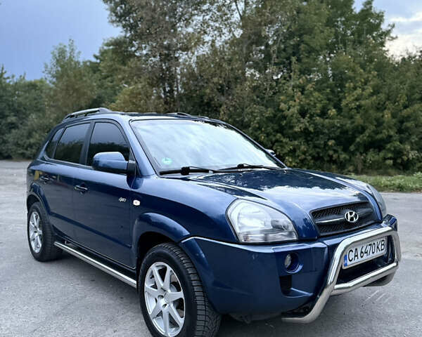 Синий Хендай Туксон, объемом двигателя 2 л и пробегом 202 тыс. км за 6100 $, фото 2 на Automoto.ua