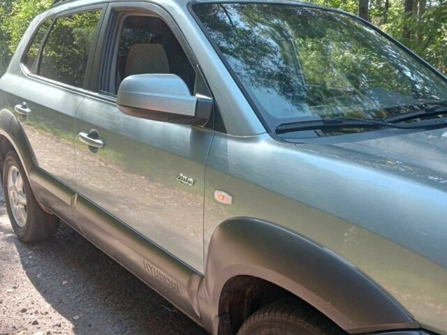 Синій Хендай Туксон, об'ємом двигуна 2 л та пробігом 288 тис. км за 7600 $, фото 6 на Automoto.ua