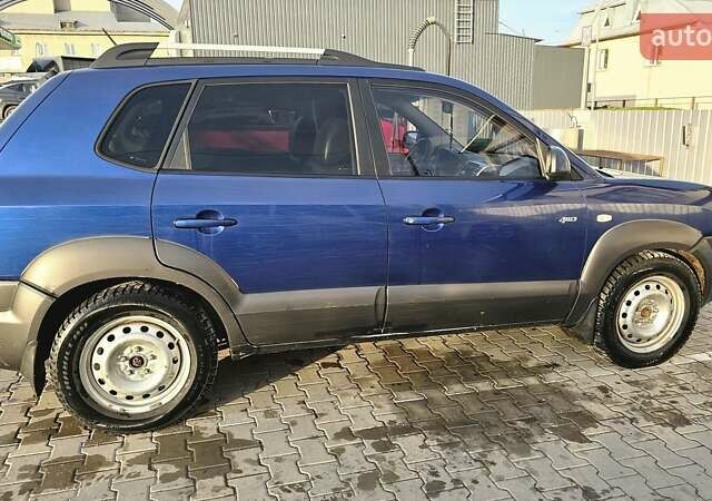 Синий Хендай Туксон, объемом двигателя 1.99 л и пробегом 313 тыс. км за 6000 $, фото 25 на Automoto.ua