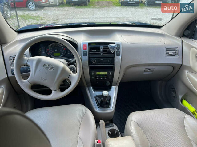 Синій Хендай Туксон, об'ємом двигуна 2 л та пробігом 245 тис. км за 6800 $, фото 7 на Automoto.ua