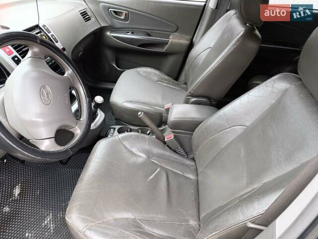 Синий Хендай Туксон, объемом двигателя 2 л и пробегом 314 тыс. км за 6700 $, фото 7 на Automoto.ua