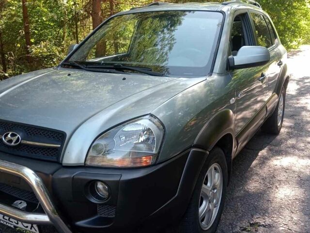 Синій Хендай Туксон, об'ємом двигуна 2 л та пробігом 288 тис. км за 7600 $, фото 5 на Automoto.ua