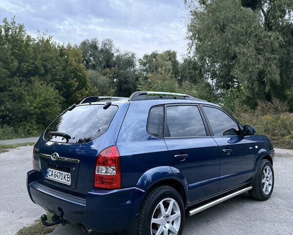 Синий Хендай Туксон, объемом двигателя 2 л и пробегом 202 тыс. км за 6100 $, фото 4 на Automoto.ua