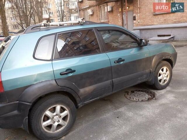 Синий Хендай Туксон, объемом двигателя 1.98 л и пробегом 273 тыс. км за 4900 $, фото 4 на Automoto.ua