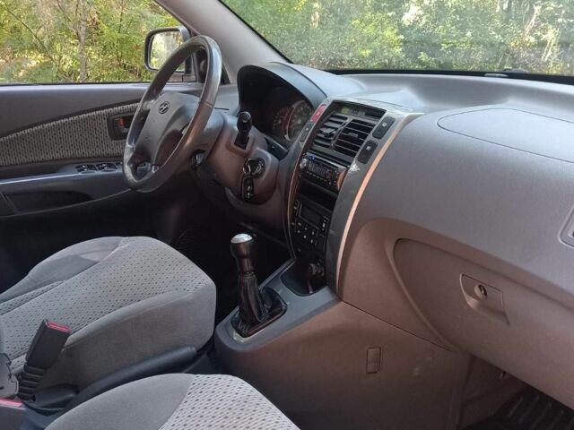 Синій Хендай Туксон, об'ємом двигуна 2 л та пробігом 288 тис. км за 7600 $, фото 2 на Automoto.ua