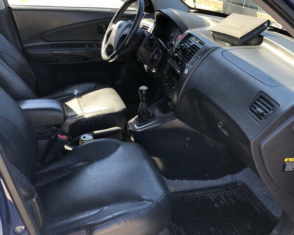 Хендай Туксон 2005 у Львові на Automoto.ua Синій Хендай Туксон, об'ємом двигуна 1.98 л та пробігом 179 тис. км за 5700 $, фото 5 на Automoto.ua