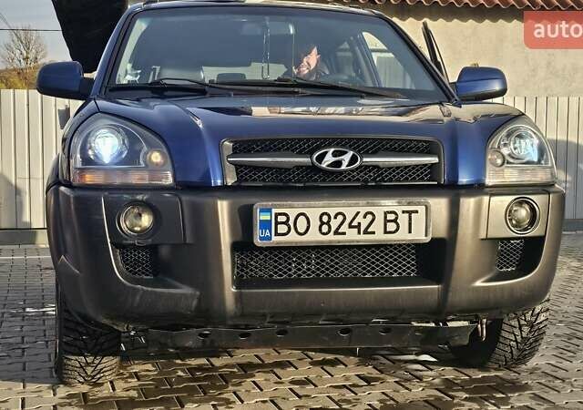 Синий Хендай Туксон, объемом двигателя 1.99 л и пробегом 313 тыс. км за 6000 $, фото 4 на Automoto.ua