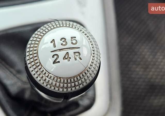 Синий Хендай Туксон, объемом двигателя 1.99 л и пробегом 313 тыс. км за 6000 $, фото 18 на Automoto.ua