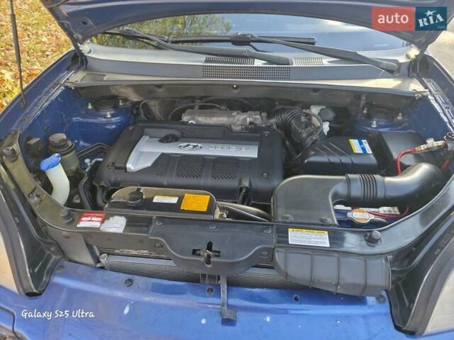 Синий Хендай Туксон, объемом двигателя 1.98 л и пробегом 187 тыс. км за 8400 $, фото 4 на Automoto.ua