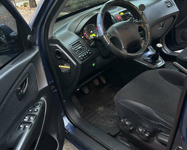 Хендай Туксон 2006 в Конотопе на Automoto.ua Синий Хендай Туксон, объемом двигателя 2 л и пробегом 235 тыс. км за 7650 $, фото 3 на Automoto.ua