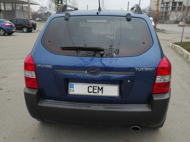 Синий Хендай Туксон, объемом двигателя 2 л и пробегом 225 тыс. км за 7300 $, фото 4 на Automoto.ua