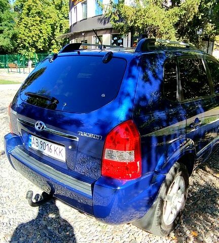 Синий Хендай Туксон, объемом двигателя 2 л и пробегом 220 тыс. км за 8000 $, фото 3 на Automoto.ua