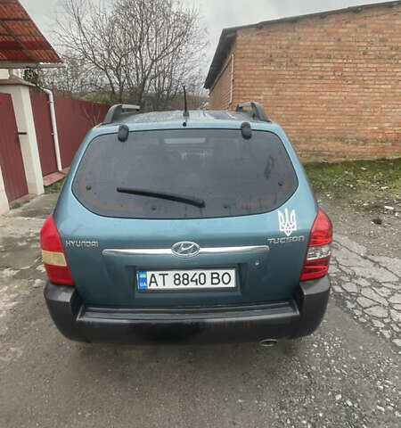Синий Хендай Туксон, объемом двигателя 1.98 л и пробегом 277 тыс. км за 7500 $, фото 3 на Automoto.ua