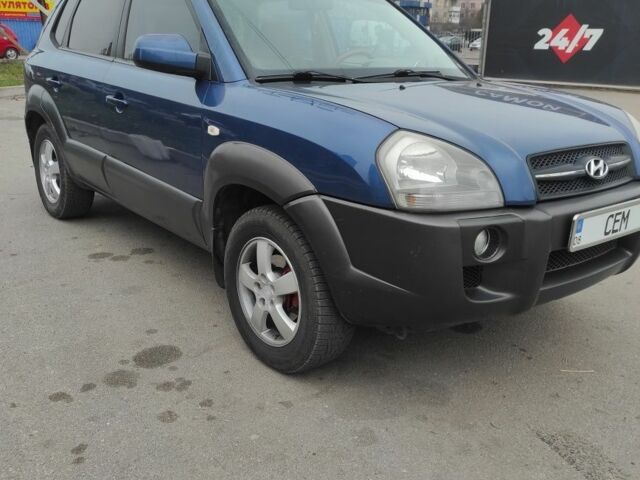 Синий Хендай Туксон, объемом двигателя 2 л и пробегом 225 тыс. км за 7300 $, фото 2 на Automoto.ua