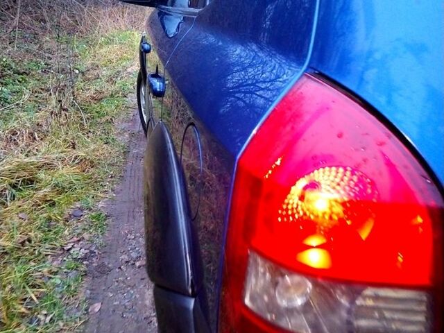 Синий Хендай Туксон, объемом двигателя 2 л и пробегом 219 тыс. км за 8400 $, фото 3 на Automoto.ua