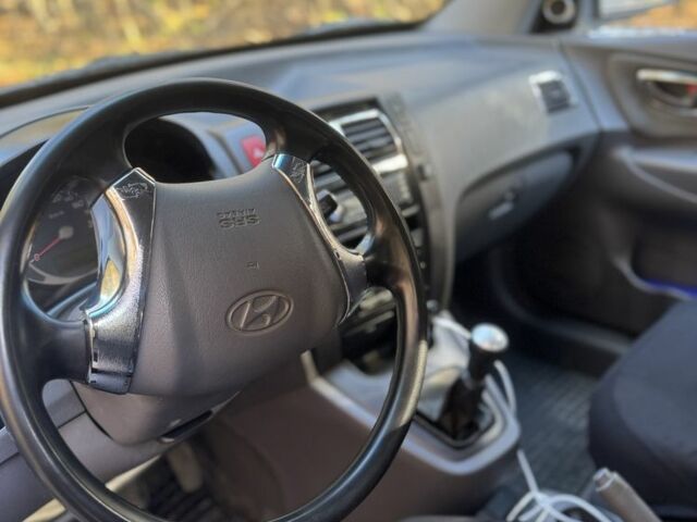 Синий Хендай Туксон, объемом двигателя 2 л и пробегом 291 тыс. км за 3400 $, фото 7 на Automoto.ua