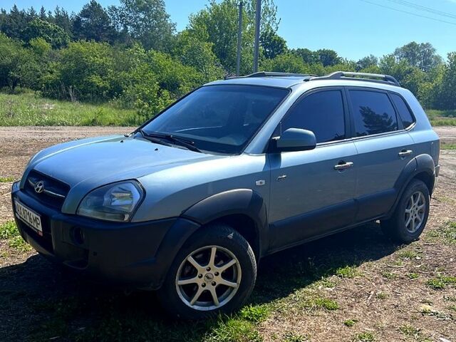 Синий Хендай Туксон, объемом двигателя 2 л и пробегом 280 тыс. км за 7500 $, фото 2 на Automoto.ua