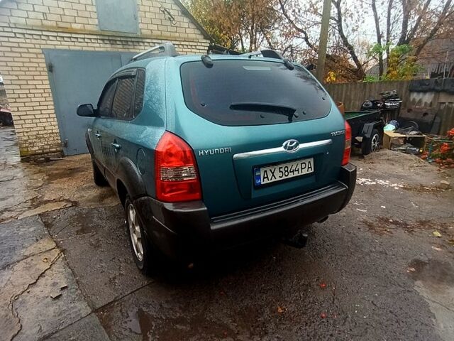 Синий Хендай Туксон, объемом двигателя 2 л и пробегом 210 тыс. км за 7550 $, фото 3 на Automoto.ua