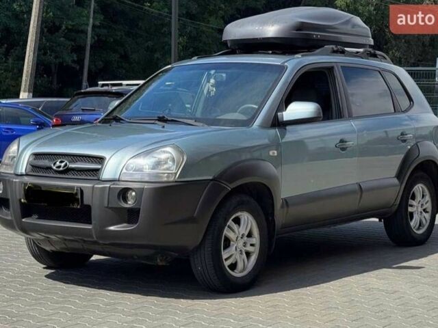 Синий Хендай Туксон, объемом двигателя 2 л и пробегом 316 тыс. км за 8500 $, фото 2 на Automoto.ua
