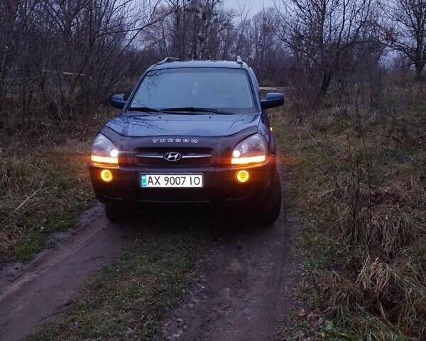 Синій Хендай Туксон, об'ємом двигуна 1.98 л та пробігом 217 тис. км за 8000 $, фото 2 на Automoto.ua