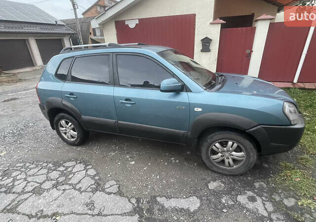 Синий Хендай Туксон, объемом двигателя 1.98 л и пробегом 277 тыс. км за 7500 $, фото 4 на Automoto.ua
