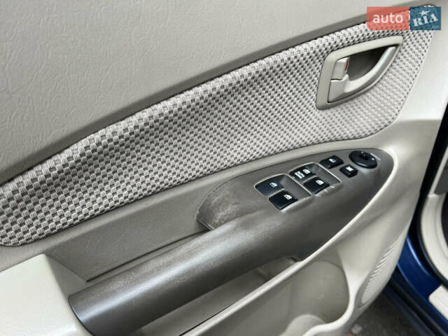 Синий Хендай Туксон, объемом двигателя 2 л и пробегом 190 тыс. км за 7500 $, фото 29 на Automoto.ua