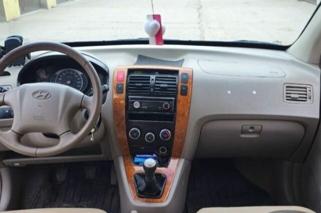 Синий Хендай Туксон, объемом двигателя 0 л и пробегом 267 тыс. км за 2600 $, фото 3 на Automoto.ua