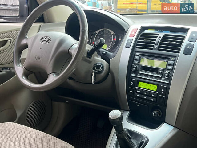 Синий Хендай Туксон, объемом двигателя 2 л и пробегом 190 тыс. км за 7500 $, фото 23 на Automoto.ua