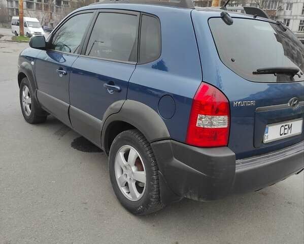 Синий Хендай Туксон, объемом двигателя 2 л и пробегом 225 тыс. км за 7300 $, фото 4 на Automoto.ua