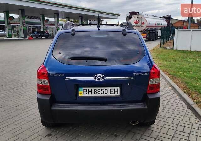 Синій Хендай Туксон, об'ємом двигуна 2 л та пробігом 225 тис. км за 7950 $, фото 5 на Automoto.ua