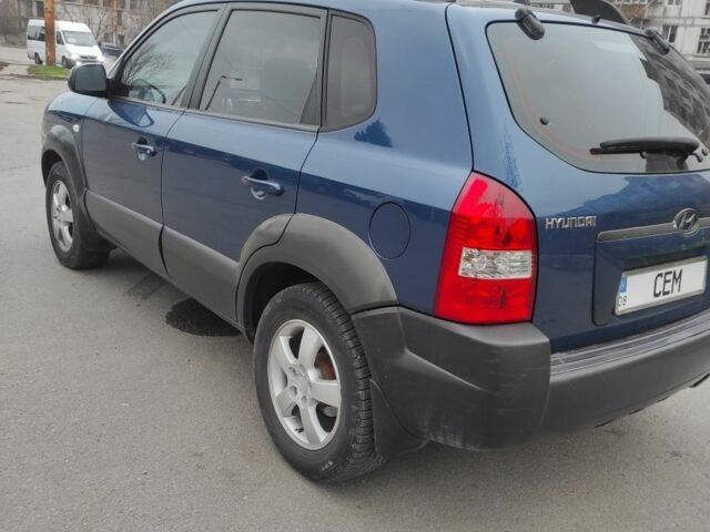 Синий Хендай Туксон, объемом двигателя 2 л и пробегом 225 тыс. км за 7300 $, фото 5 на Automoto.ua