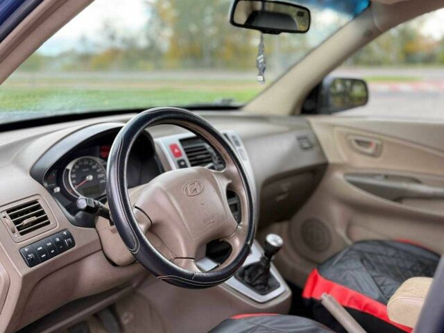 Синий Хендай Туксон, объемом двигателя 2 л и пробегом 262 тыс. км за 4450 $, фото 5 на Automoto.ua