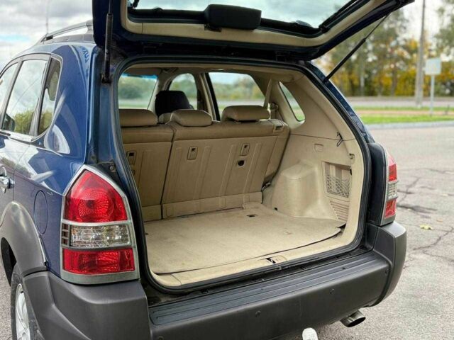 Синий Хендай Туксон, объемом двигателя 2 л и пробегом 262 тыс. км за 4450 $, фото 8 на Automoto.ua