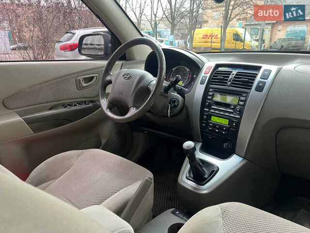 Синий Хендай Туксон, объемом двигателя 2 л и пробегом 190 тыс. км за 7500 $, фото 22 на Automoto.ua