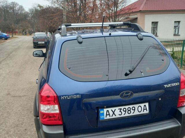 Синий Хендай Туксон, объемом двигателя 2 л и пробегом 170 тыс. км за 8500 $, фото 4 на Automoto.ua