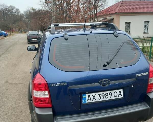 Синий Хендай Туксон, объемом двигателя 2 л и пробегом 170 тыс. км за 8500 $, фото 3 на Automoto.ua