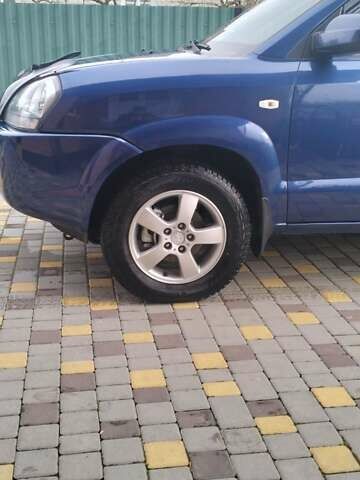 Синій Хендай Туксон, об'ємом двигуна 1.98 л та пробігом 216 тис. км за 8500 $, фото 5 на Automoto.ua