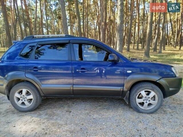 Синий Хендай Туксон, объемом двигателя 1.98 л и пробегом 267 тыс. км за 7300 $, фото 2 на Automoto.ua