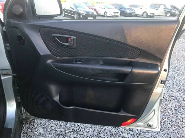 Синий Хендай Туксон, объемом двигателя 2 л и пробегом 207 тыс. км за 6890 $, фото 12 на Automoto.ua