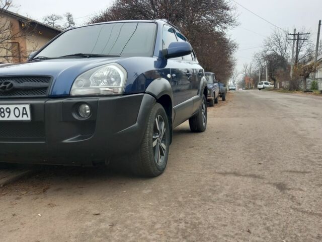 Синий Хендай Туксон, объемом двигателя 2 л и пробегом 170 тыс. км за 8500 $, фото 2 на Automoto.ua