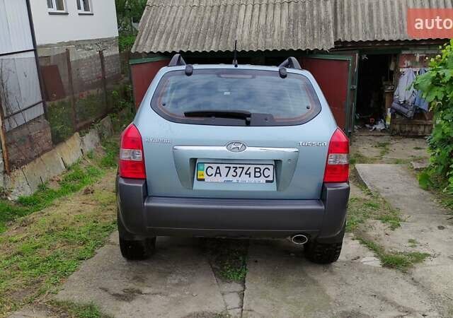 Синий Хендай Туксон, объемом двигателя 1.98 л и пробегом 131 тыс. км за 8000 $, фото 5 на Automoto.ua
