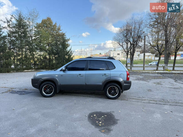 Синий Хендай Туксон, объемом двигателя 2 л и пробегом 204 тыс. км за 7350 $, фото 4 на Automoto.ua