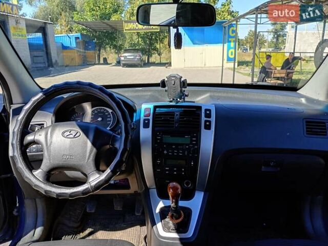Синий Хендай Туксон, объемом двигателя 1.98 л и пробегом 203 тыс. км за 7000 $, фото 10 на Automoto.ua