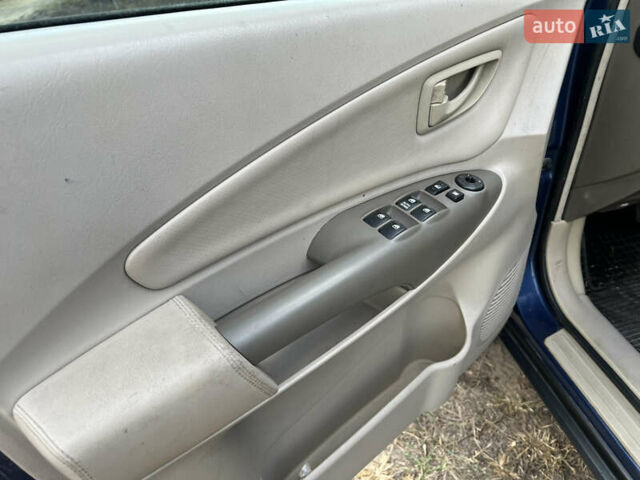 Синий Хендай Туксон, объемом двигателя 1.98 л и пробегом 210 тыс. км за 4500 $, фото 16 на Automoto.ua